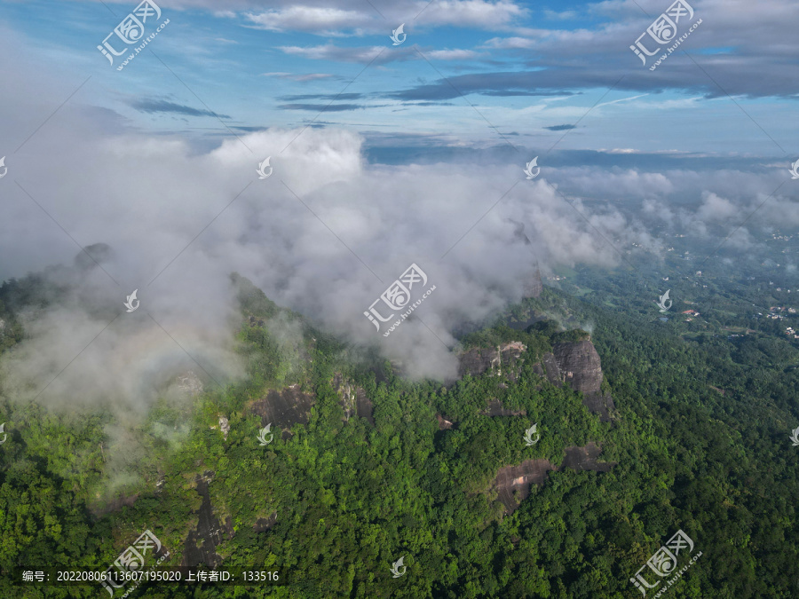 都峤山云雾