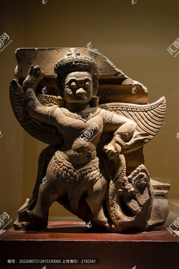 柬埔寨国家博物馆迦楼罗鸟雕像