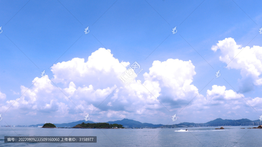 惠州巽寮湾海边天空云朵风景图