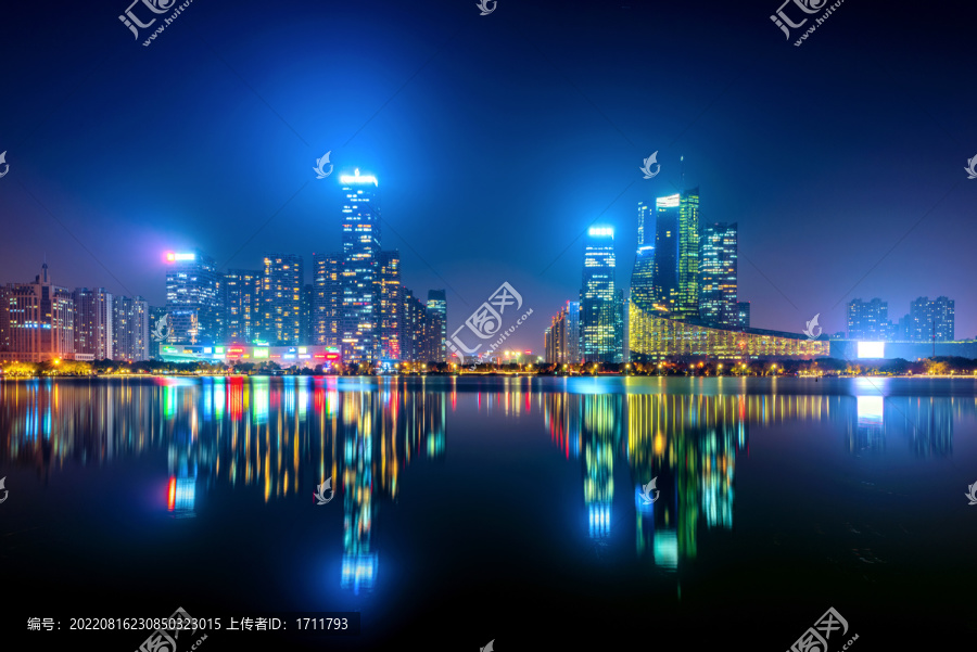 中国安徽合肥天鹅湖夜景风光