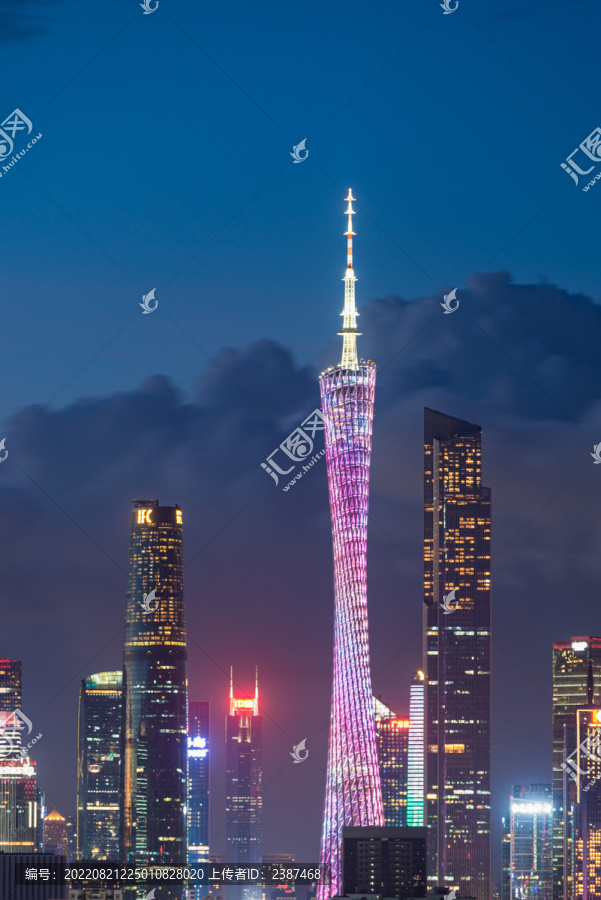 广州塔与珠江新城地标建筑夜景