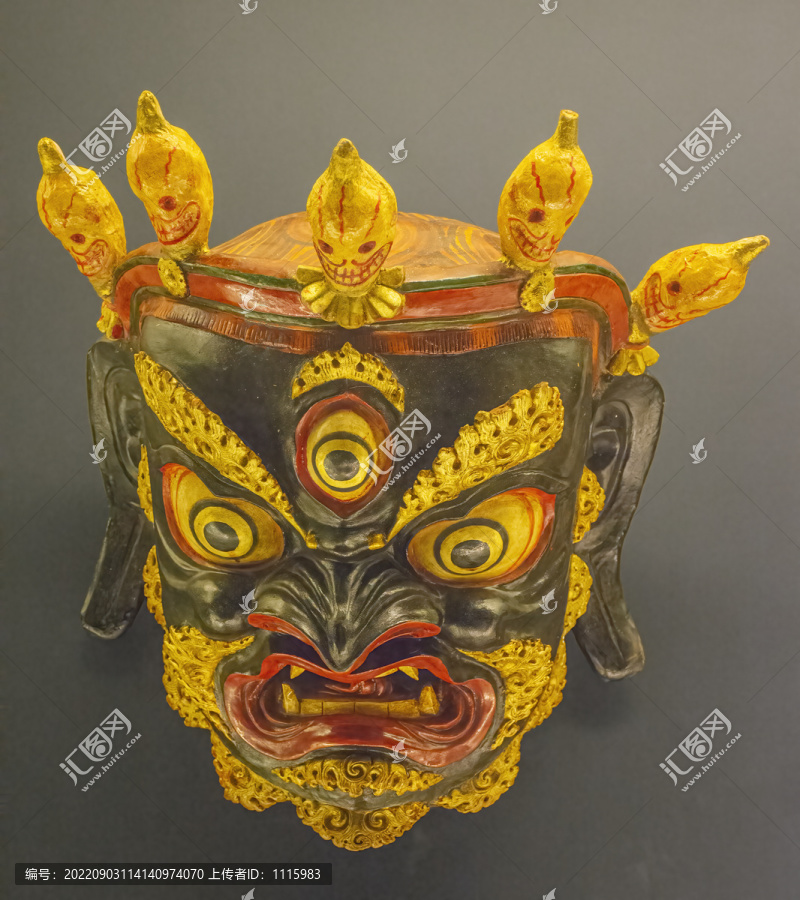 青海藏族彩漆跳神面具