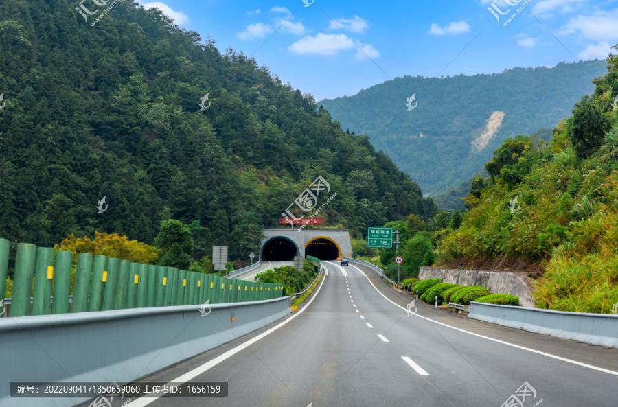 高速公路隧道入口