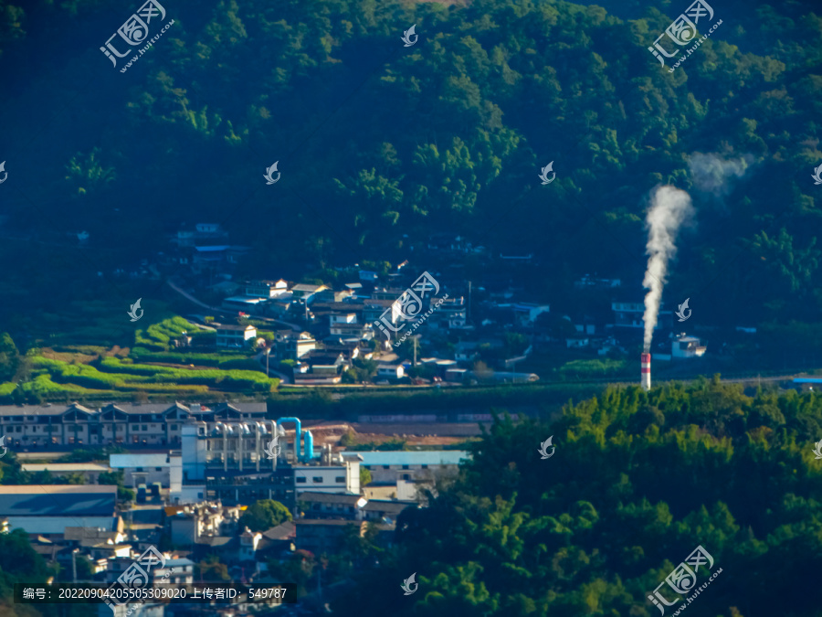 山坳小城