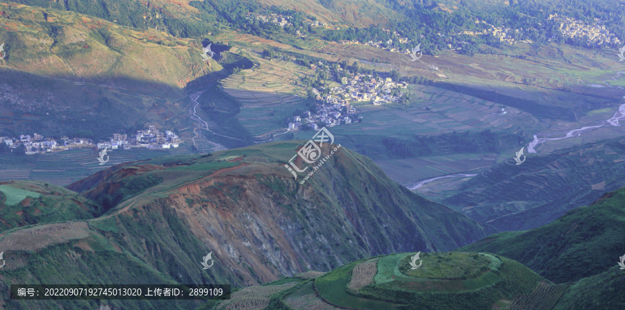 云南东川红土地落霞沟