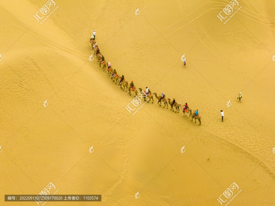 航拍新疆罗布人村寨风景区