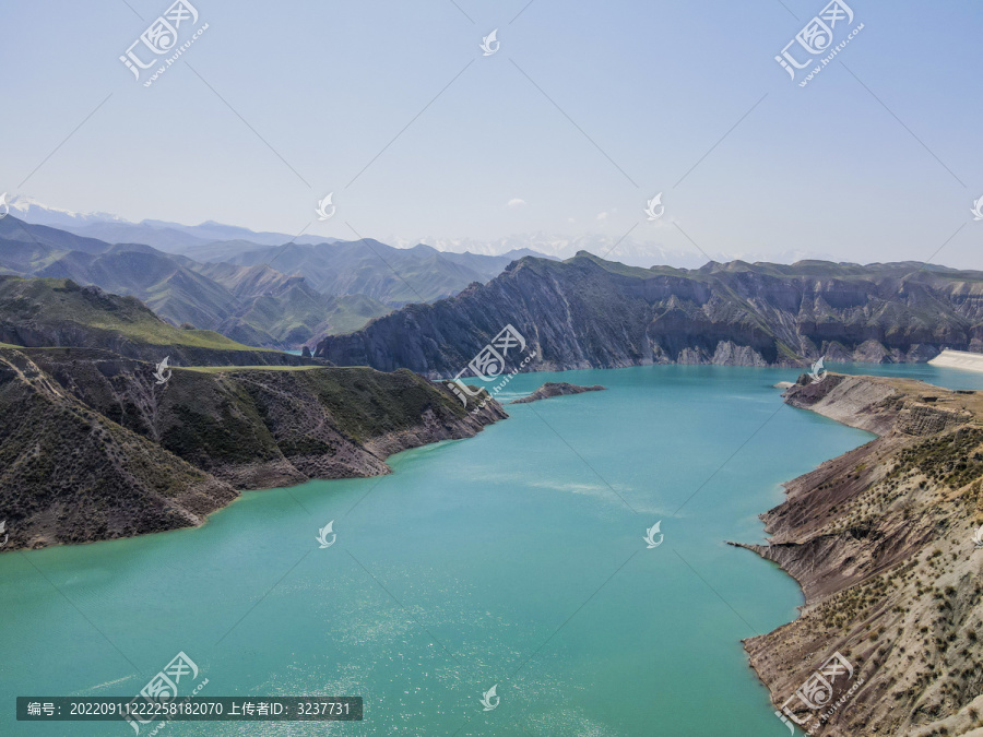 新疆高山湖泊航拍