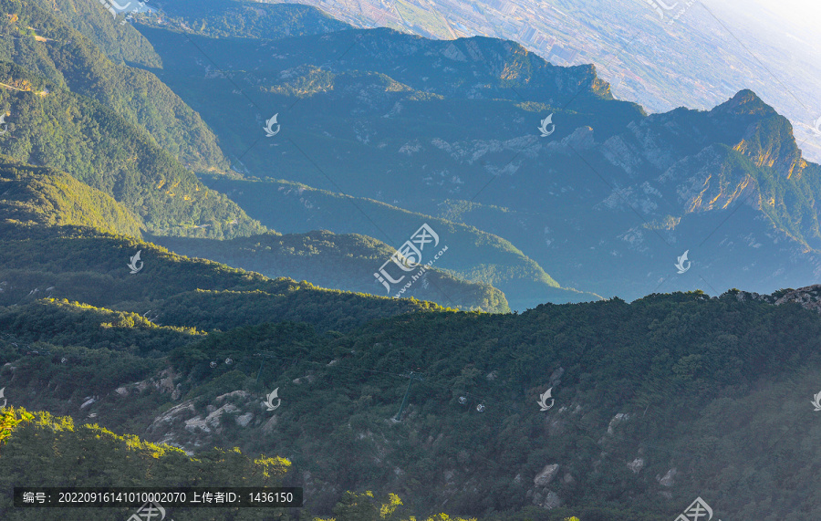 山峦叠嶂