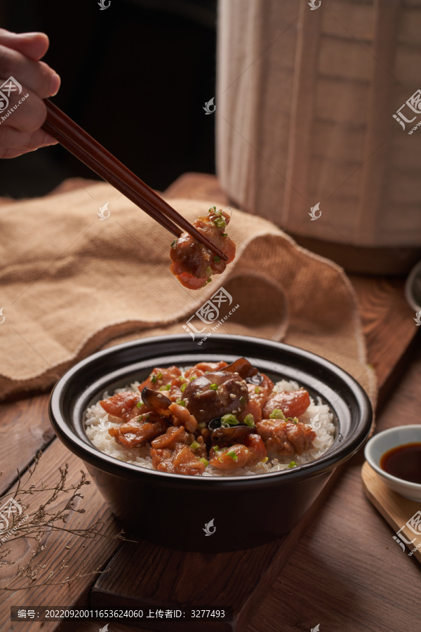 冬菇滑鸡煲仔饭