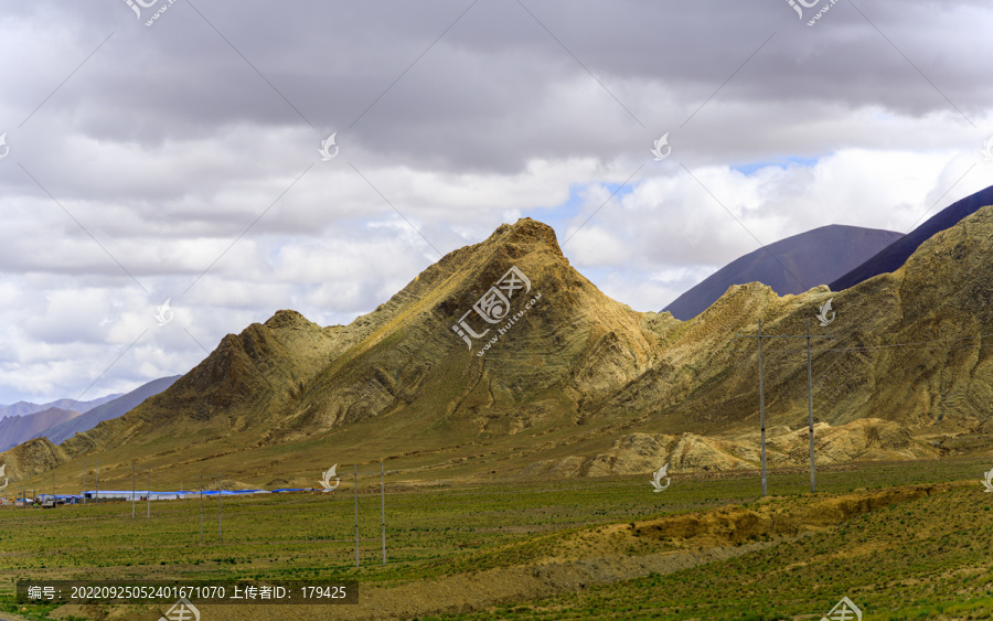西藏日喀则定日县珠峰路风光