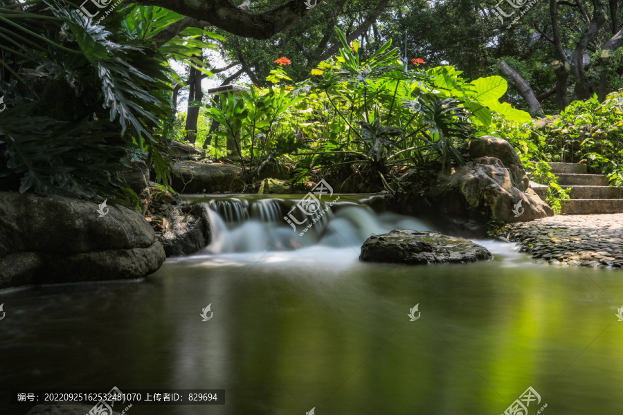 山间溪流