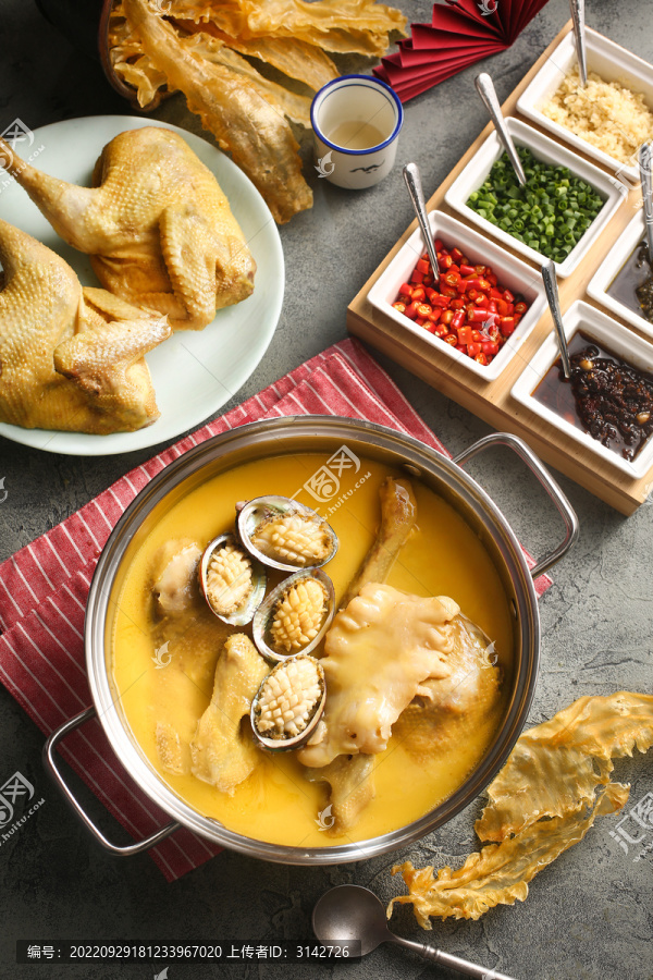 鮑魚(yú)花膠雞濃湯