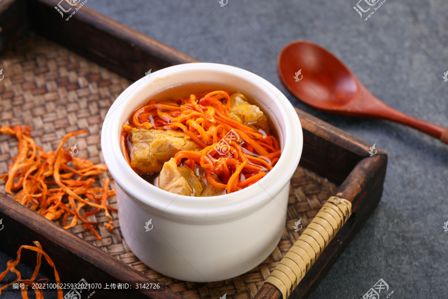 蟲(chóng)草花燉雞湯