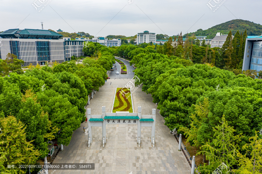 航拍武汉大学牌坊