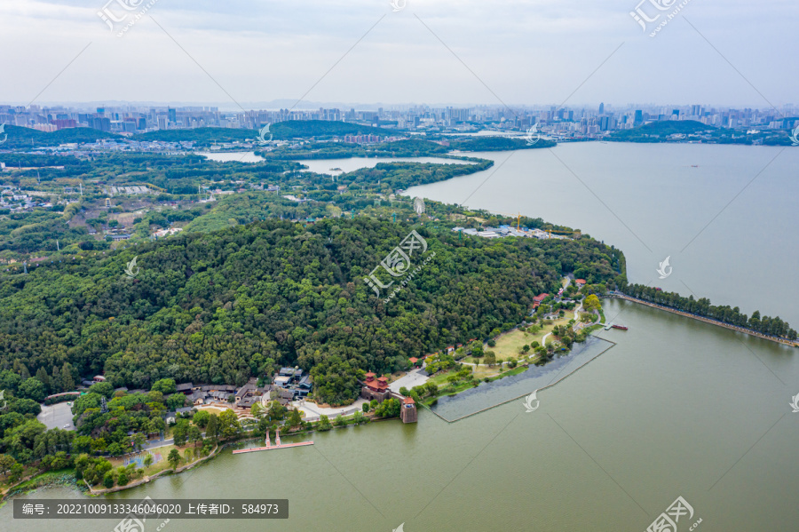 航拍武汉东湖生态旅游风景区