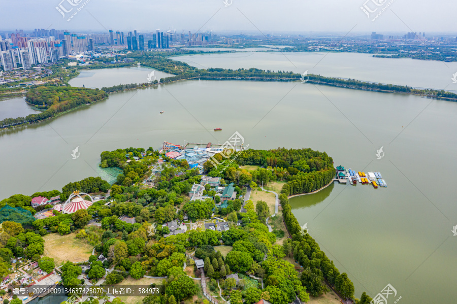 航拍武汉东湖海洋乐园旅游景点