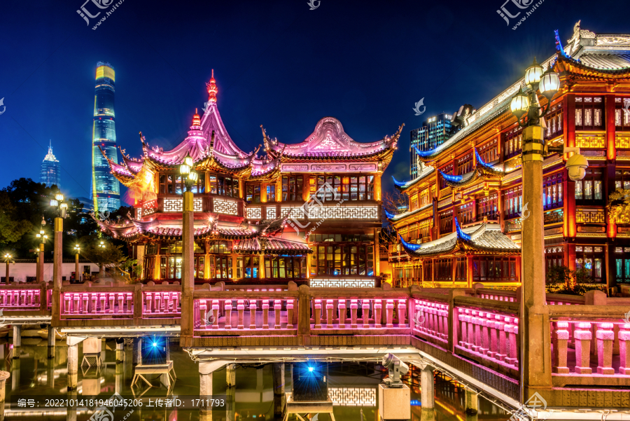 中国上海豫园城隍庙商圈夜景