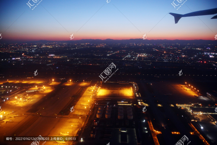 飞机起飞空中俯瞰北京首都机场