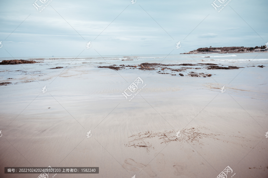 青岛海滩风景滩涂海边沙滩