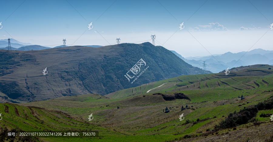 崇山峻岭