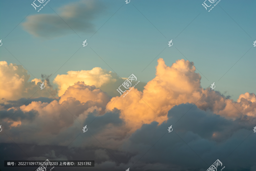 天空蘑菇云
