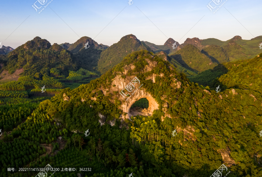 广西柳州穿山岩洞