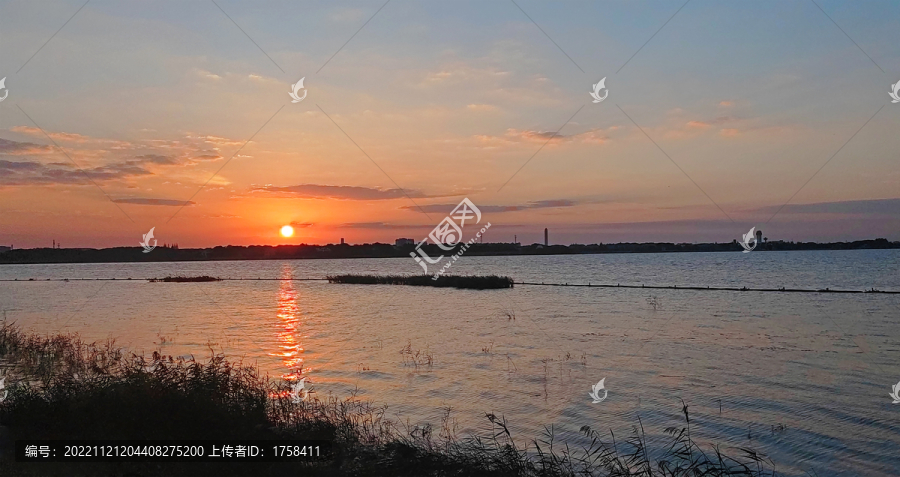 湖边日落风景