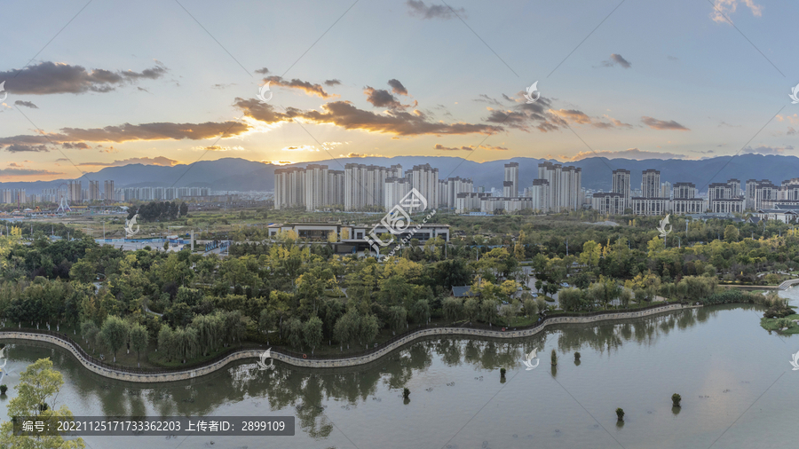 云南保山晚霞蓝天城市风景