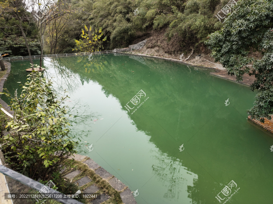 游泳池