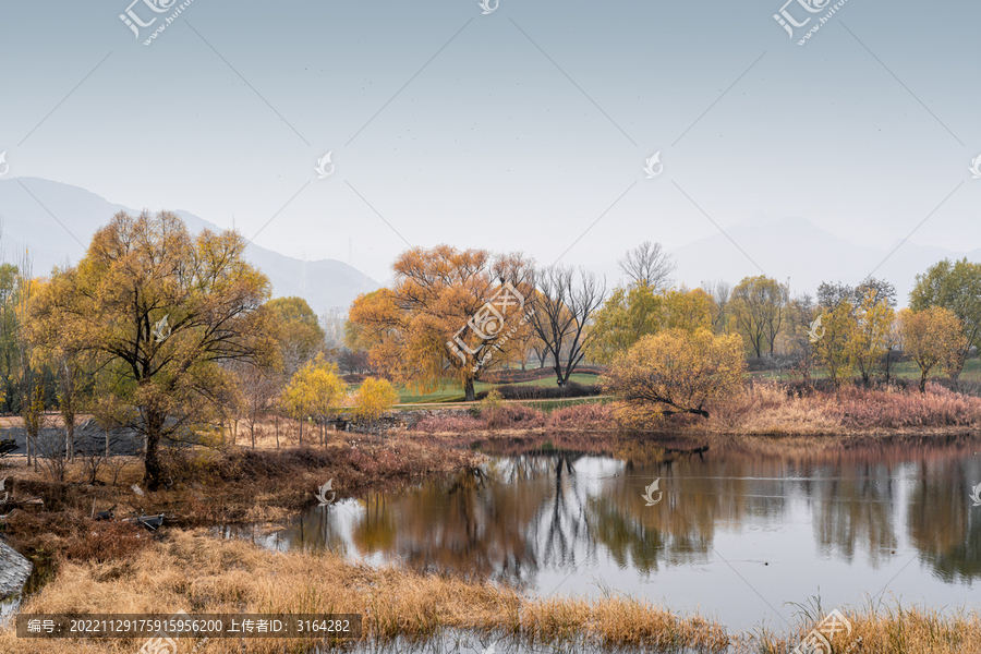 北京怀柔雁栖湖秋天湖景