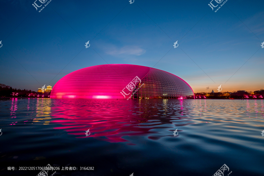 北京国家大剧院夜景红色光线