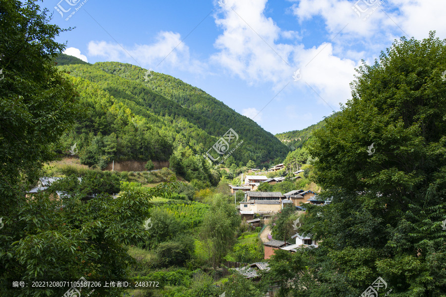 大理市剑川县马坪关蓝天白云