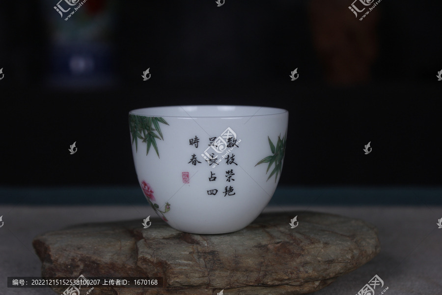 雍正珐琅彩月季绿竹诗意小杯