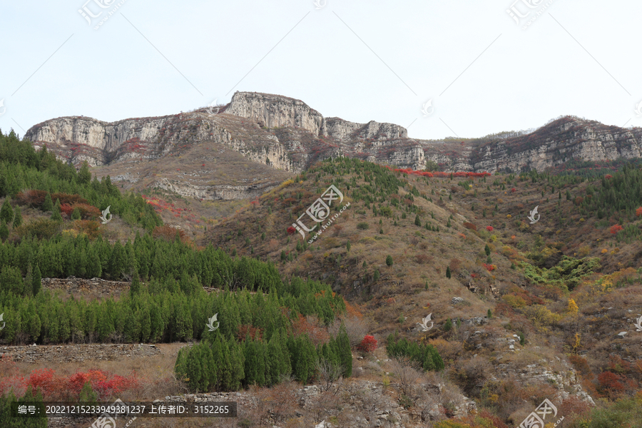 连绵起伏的高山