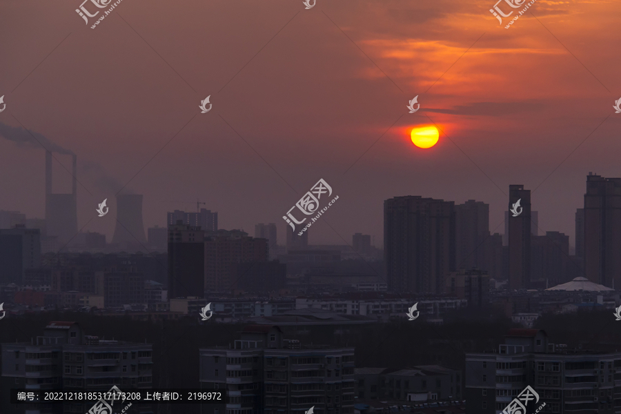 太阳从城市升起景观图片