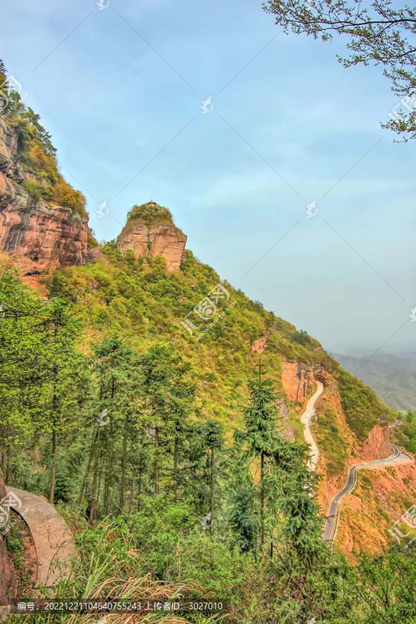 齐云山最高峰与赏月亭