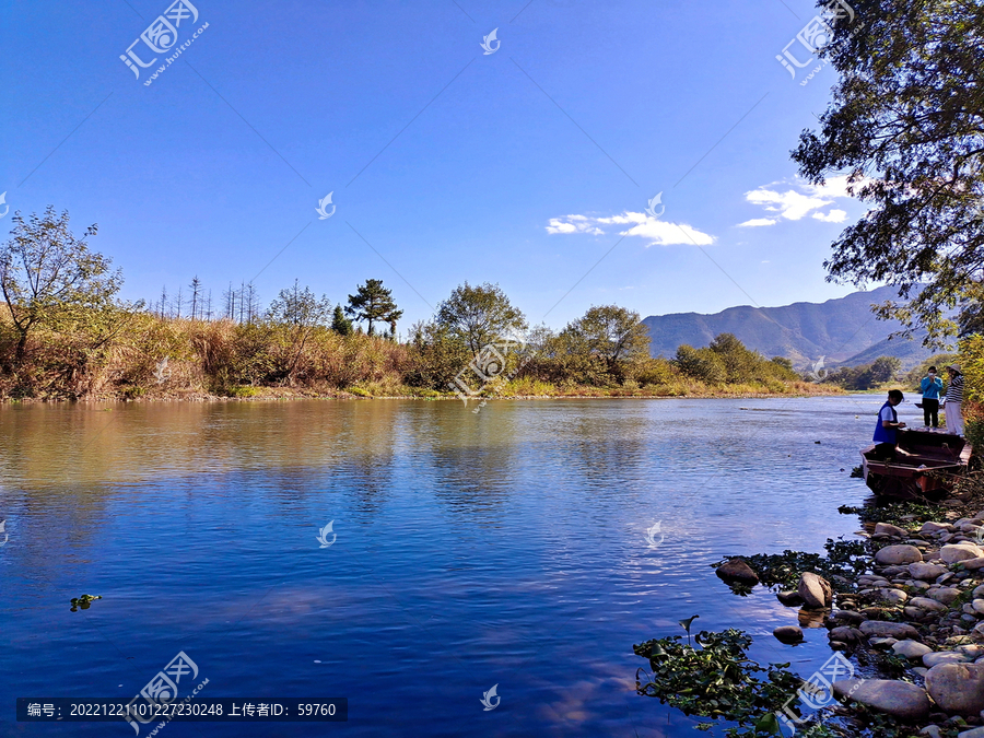 乡村河畔美景