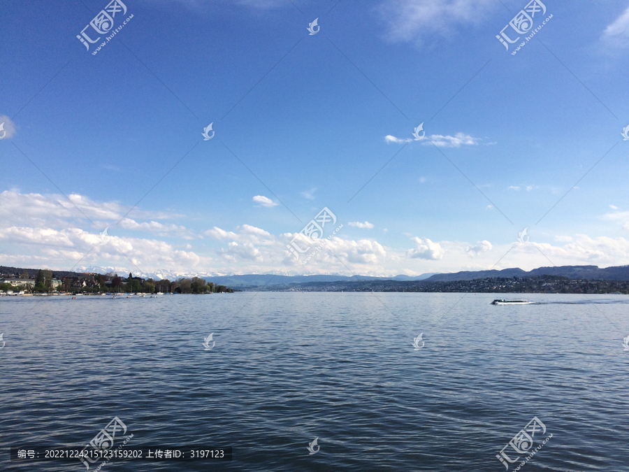 水平湖面