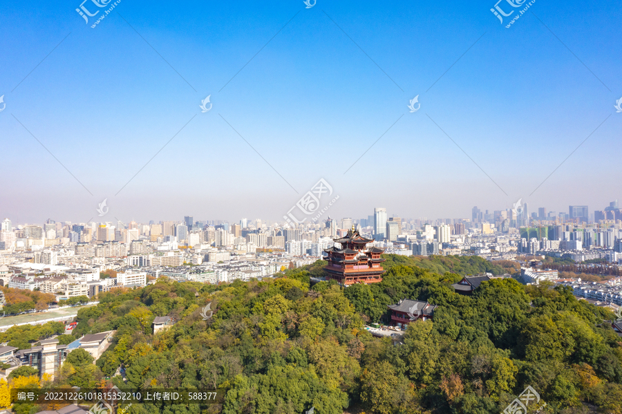 杭州市西湖吴山景区城隍阁秋色