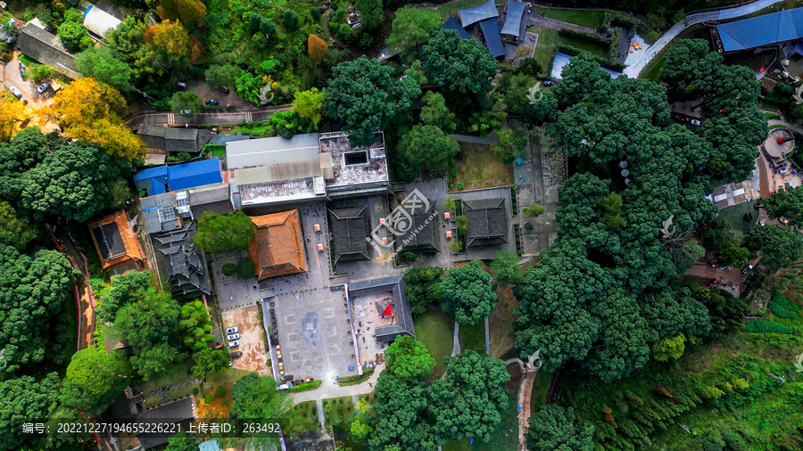 鸟瞰云峰寺院全景