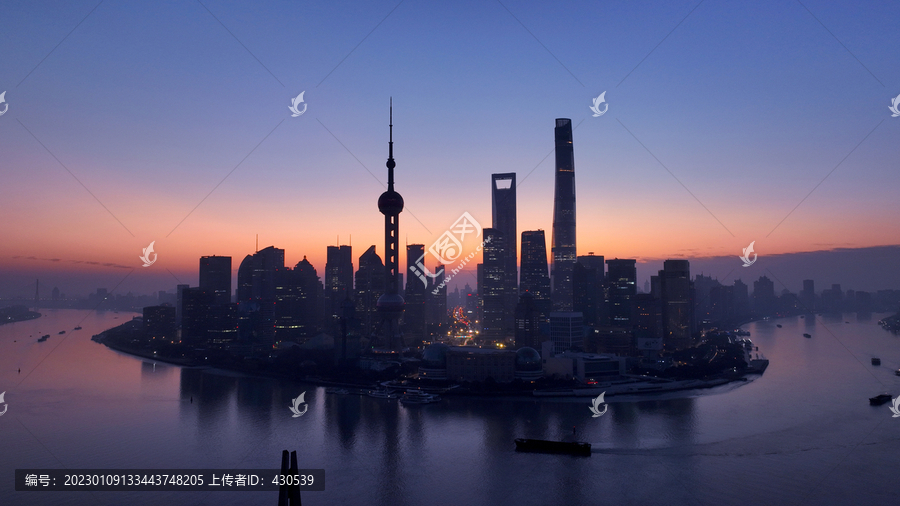 上海地标东方明珠环球金融外滩