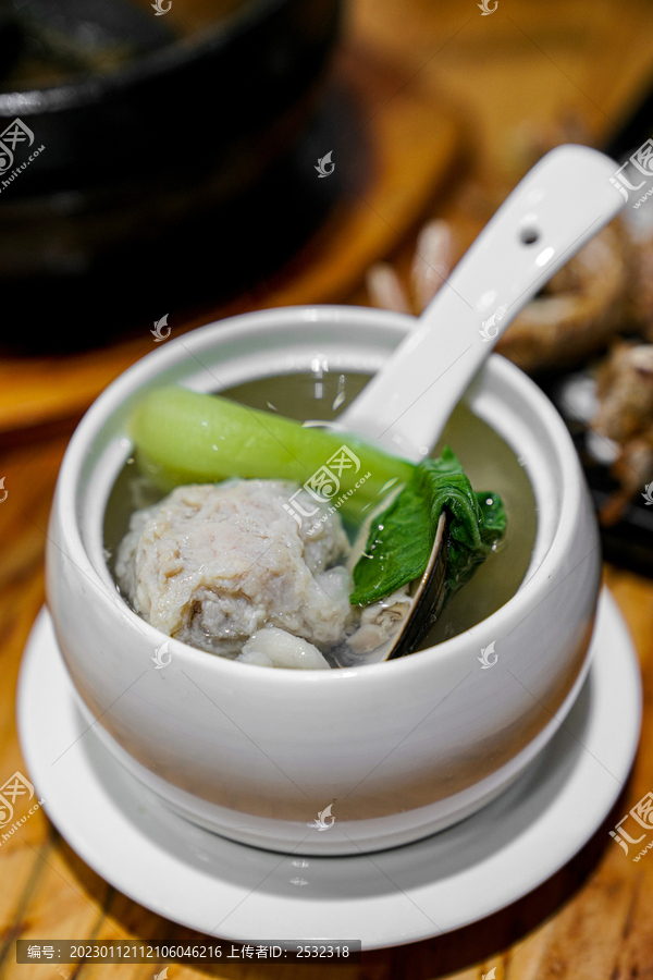绣球菌炖汤美食闽菜