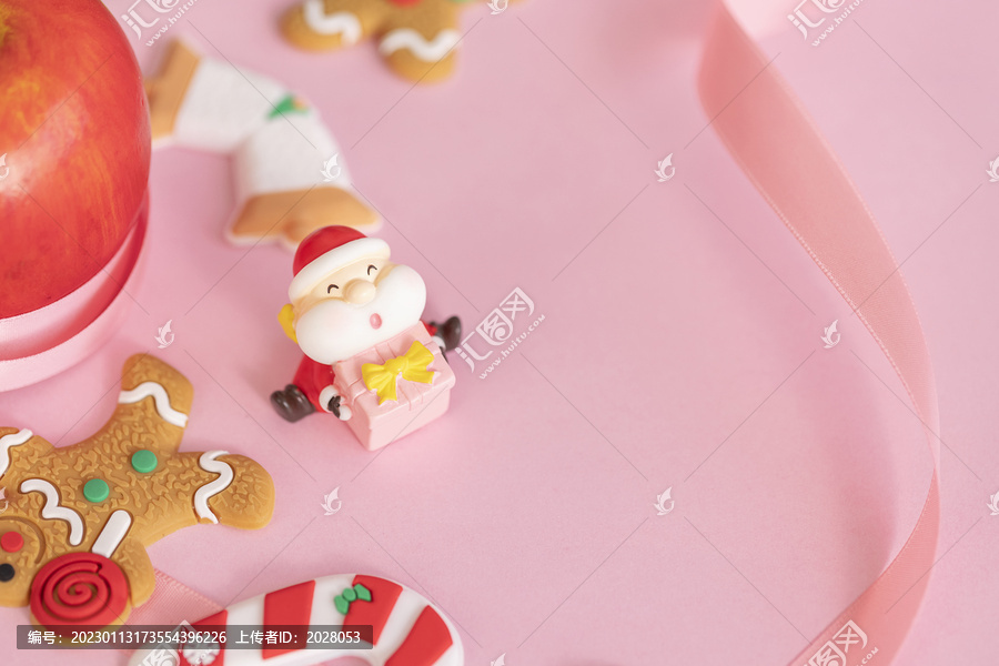 圣诞老人创意粉色海报