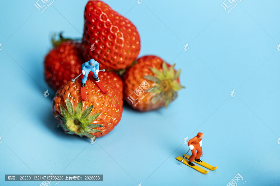 草莓有机新鲜水果微缩创意素材