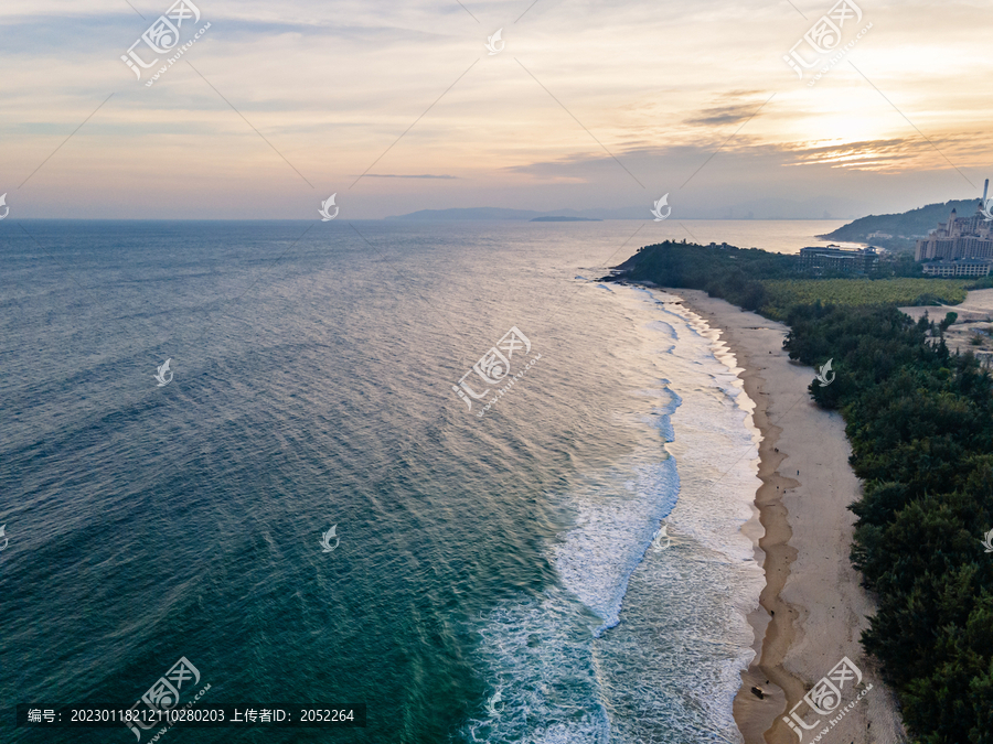 海浪沙滩海岸线