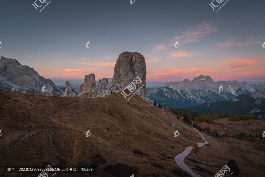 意大利多洛米蒂山区自然风景