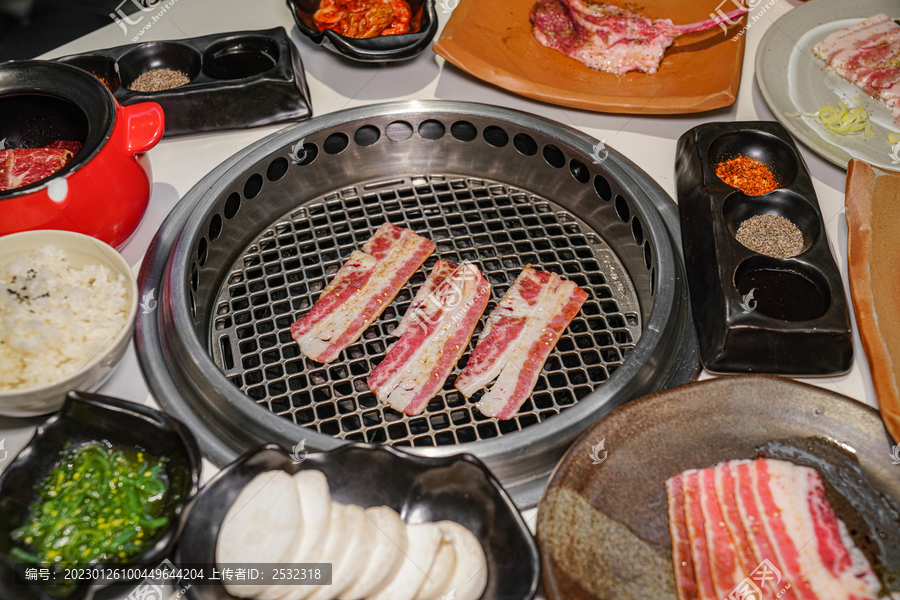 日式烧肉韩式烤肉肥牛美食