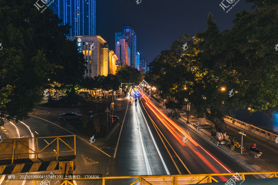 夜景道路光轨