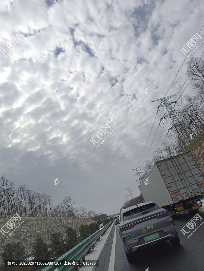 雨雪天拥堵道路