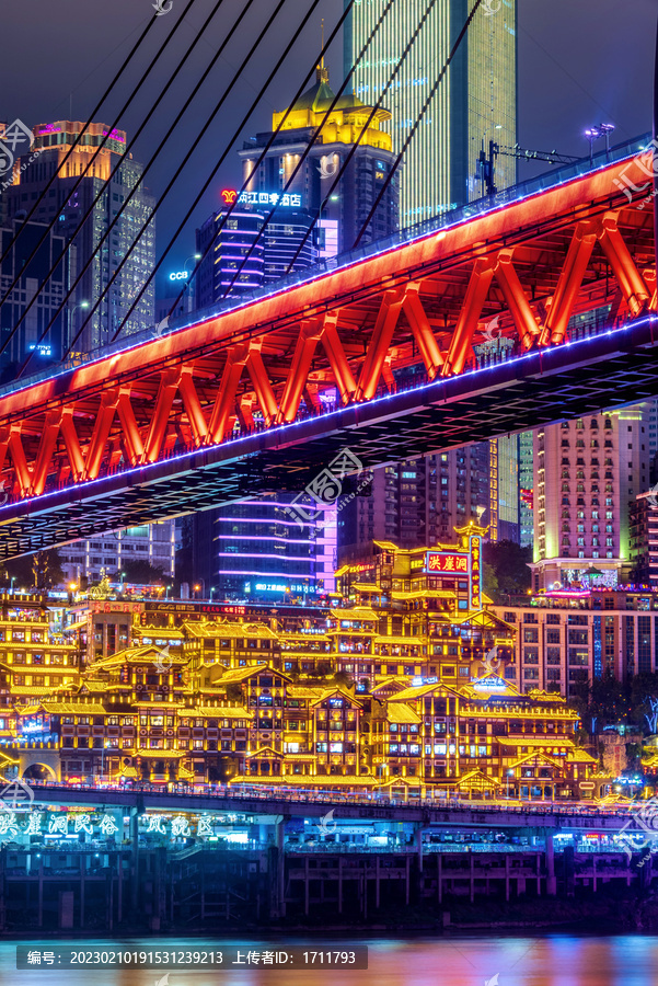 中国重庆洪崖洞千厮门大桥夜景